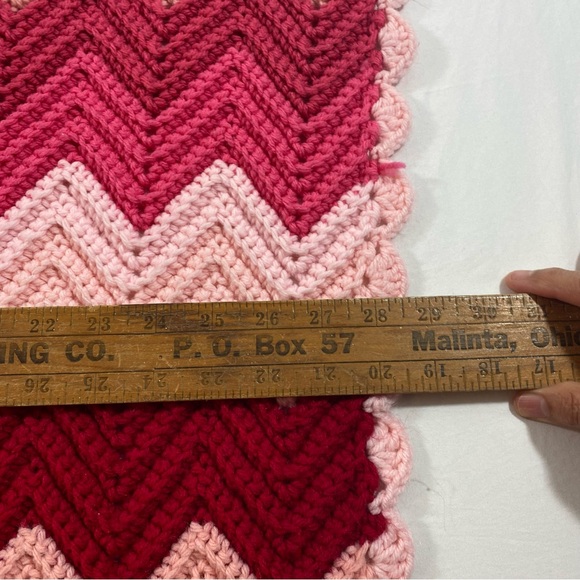 Vintage Crochet Throw blanket Ombré Pink Shamrock Handmade blanket Granny Boho - Picture 4 of 4